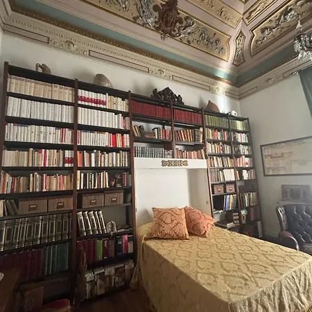 Il Palazzo B E B. ベッド・アンド・ブレックファスト レンティーニ